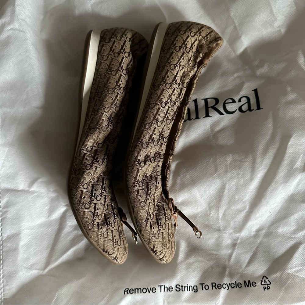 Dior Logo Flats - Picture 9 of 9